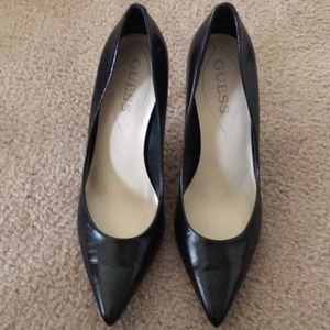 Guess Pumps